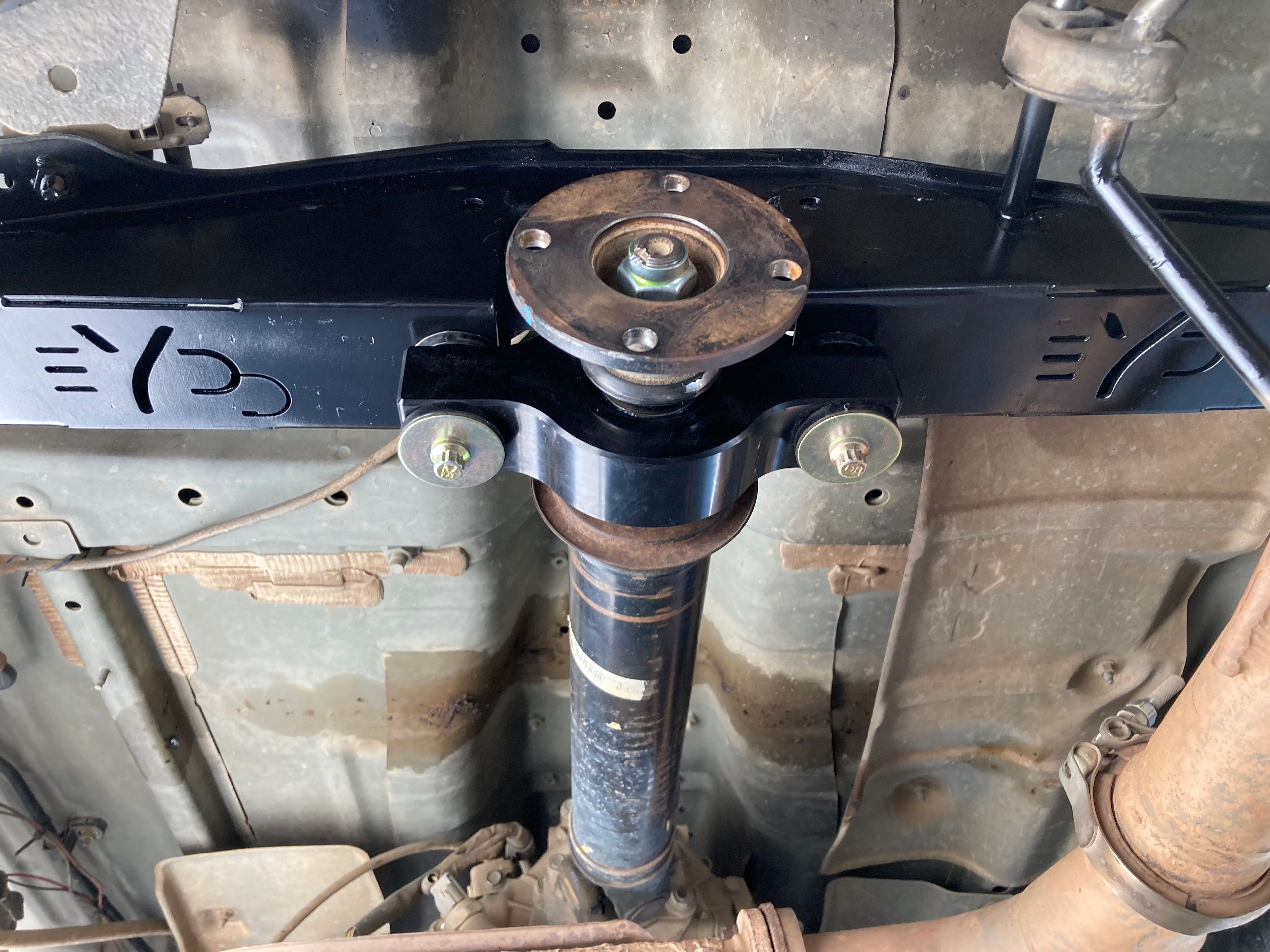 2000-2006 Tundra Center Bearing Mount image 0